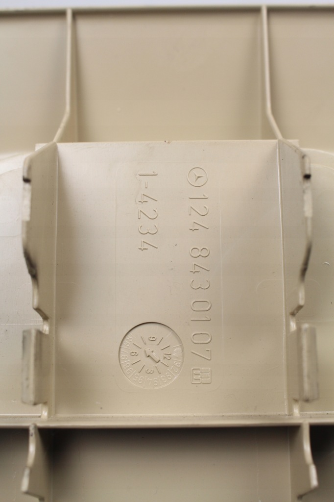 Полка задняя пепельница mercedes 124 coupe в Украине