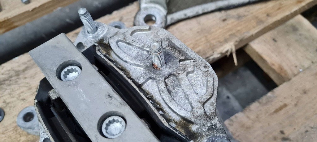 фото №9, A5 8w кронштейн кронштейн коробки передач 2.0 tdi 8w0399262ae a4 b9 8w