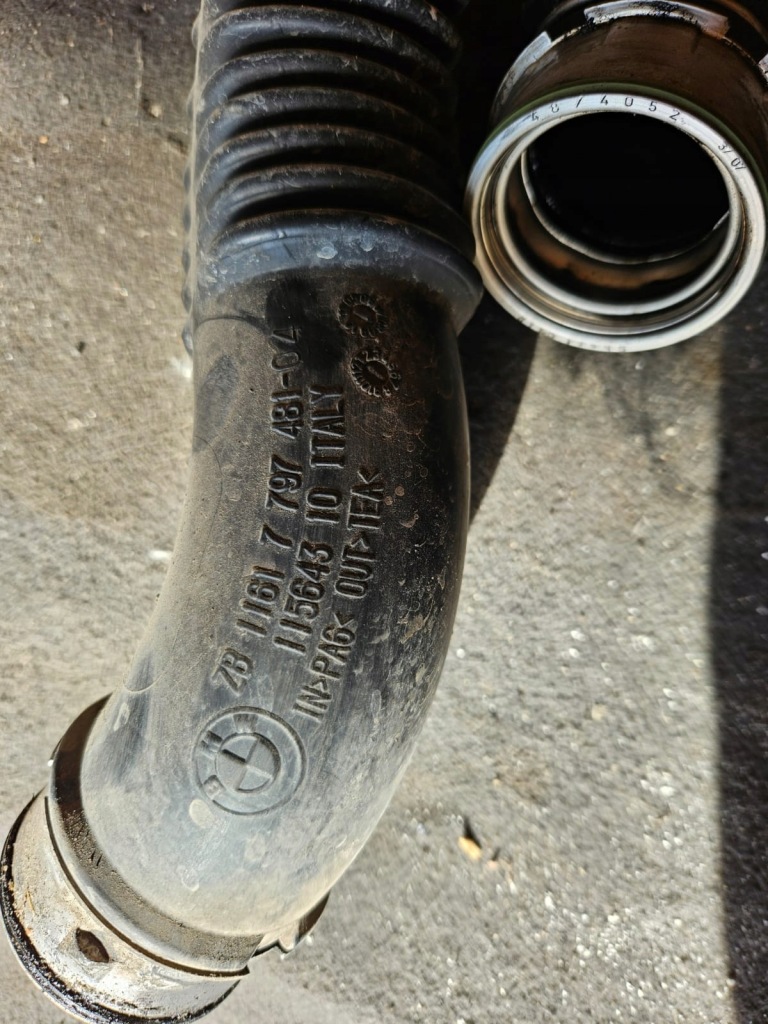 Труба воздухозаборник шланг пабтрубок  турбины turbo bmw e81 e87 n47 в Украине