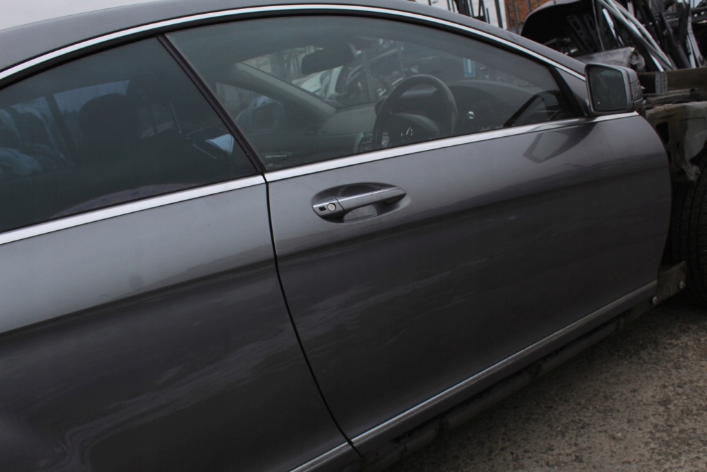 Двері праве стан bdb оригінальний номер mercedes w216 c216 рестайлінг  c792 gr. лак 120 mikron Зі Шроту