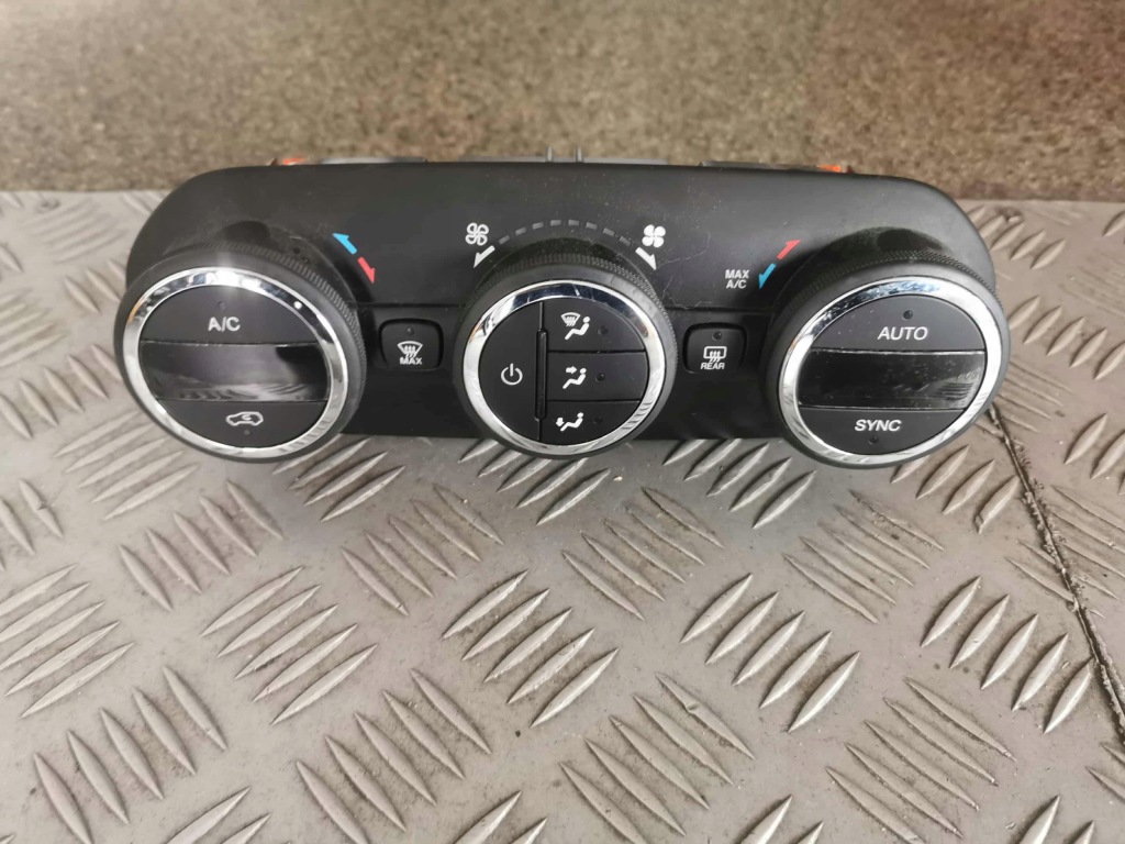 фото №1, Jeep renegade 2014-2018 панель кондиционера 07356349050