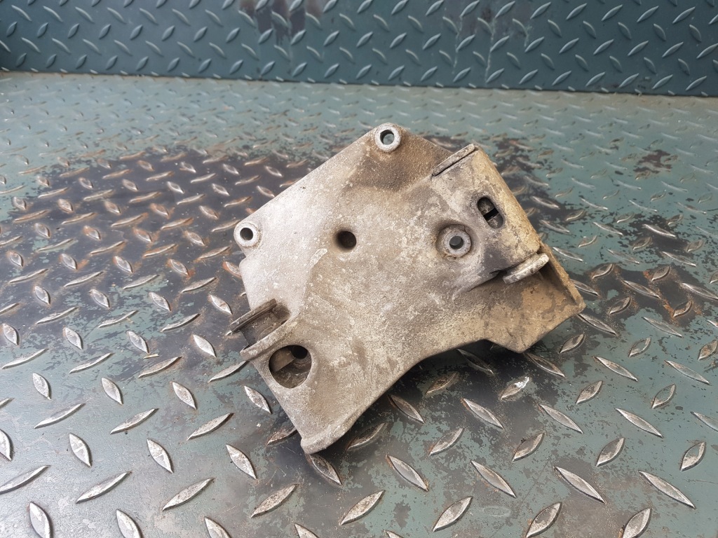 Купити Кронштейн кронштейн генератора 1 721 865.9 bmw e30 316i 318i m40