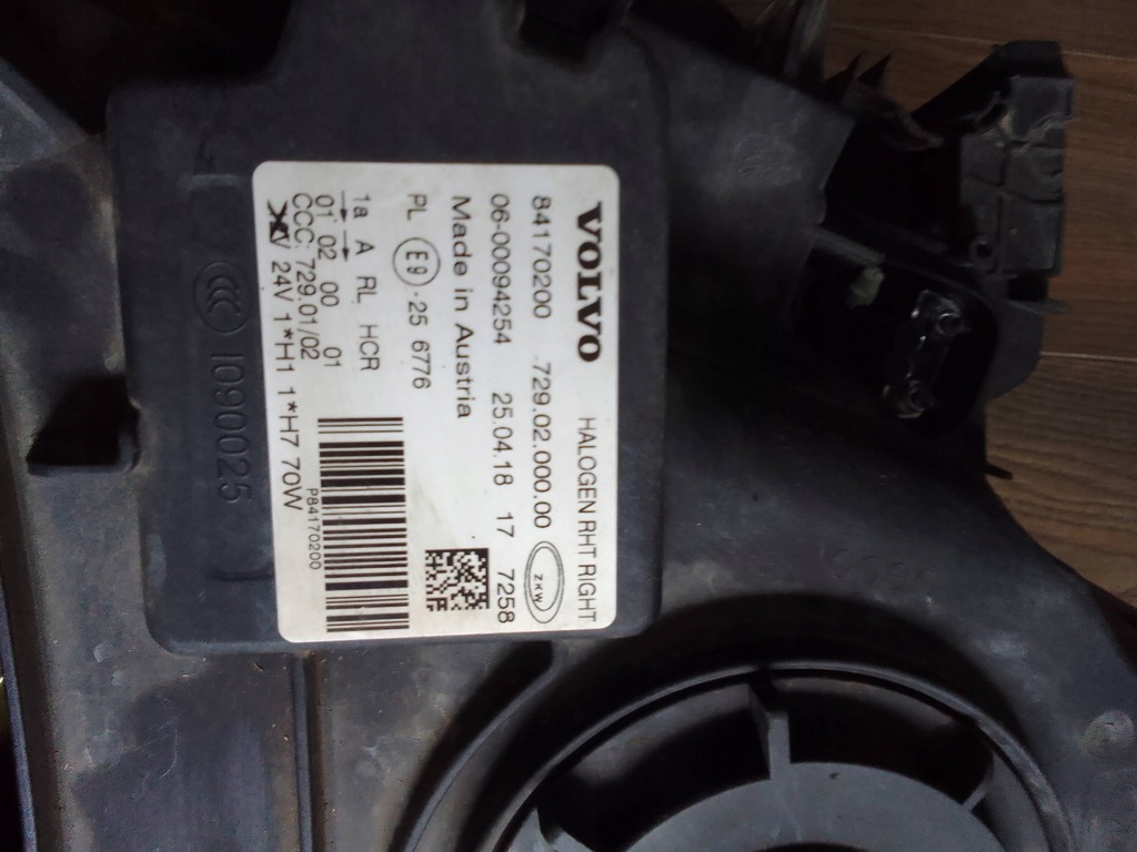 фото №8, Лампа фара правий чорний volvo fmx 84170200