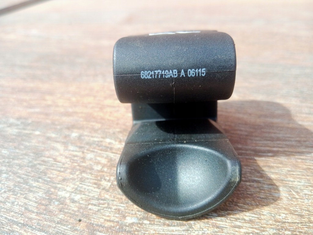 фото №9, Jeep cherokee kl 13-18 крючок накладка na рамка багажника 68217719ab