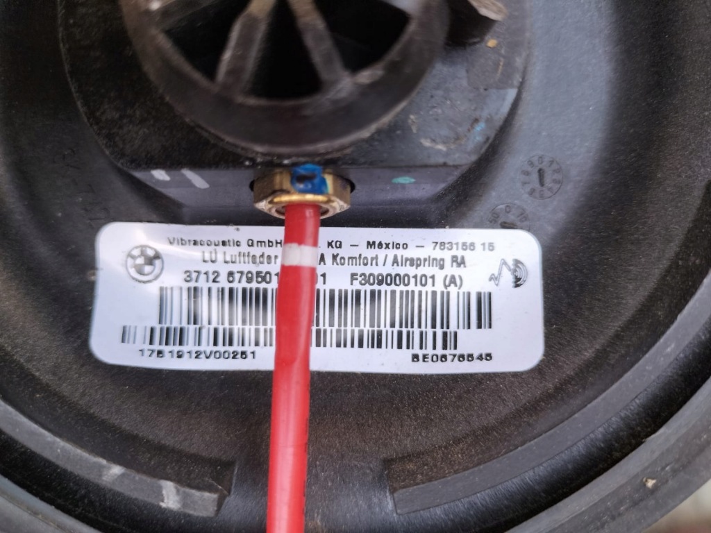 фото №3, Bmw f15 амортизатор пневмоподушка задня