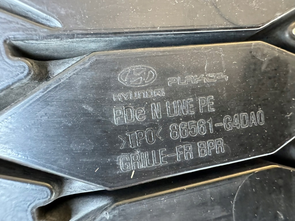 Hyundai i30 3 3 рестайлинг  n-line 20r- решётка средняя бампера перед передняя Оригинал