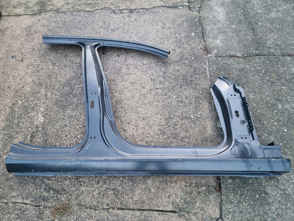 фото №1, Audi a4 8k9 обшивка блок двигателя порог правый