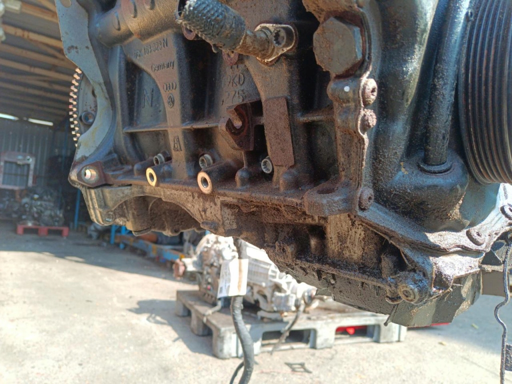 Audi a4 b9 2.0 tfsi двигатель бензиновый cym повреждённая поддон с Разборки