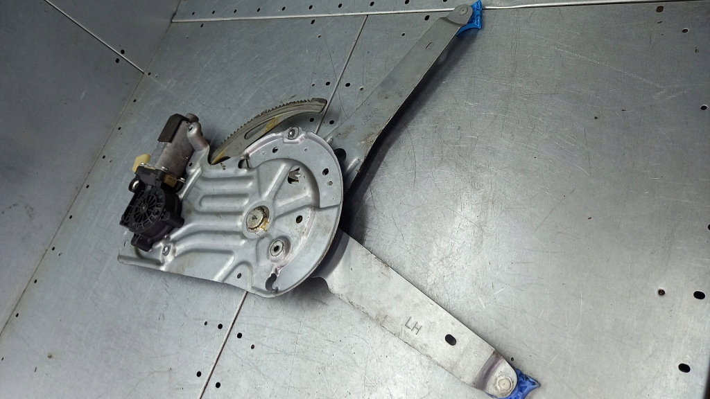 фото №1, Подъемник левый перед volvo s60 3069972