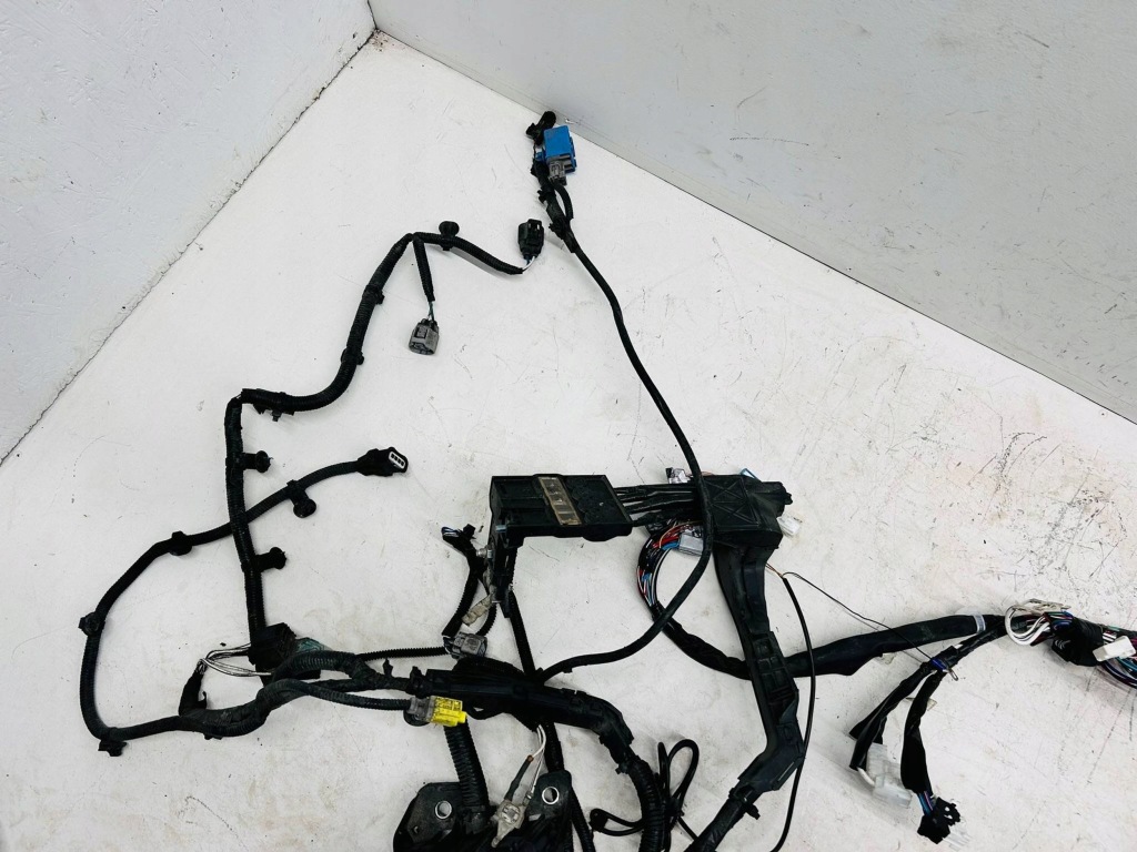 фото №7, Corolla e21 1.8 hybrydad kombi hb електропроводка джгут відсік двигуна корпус