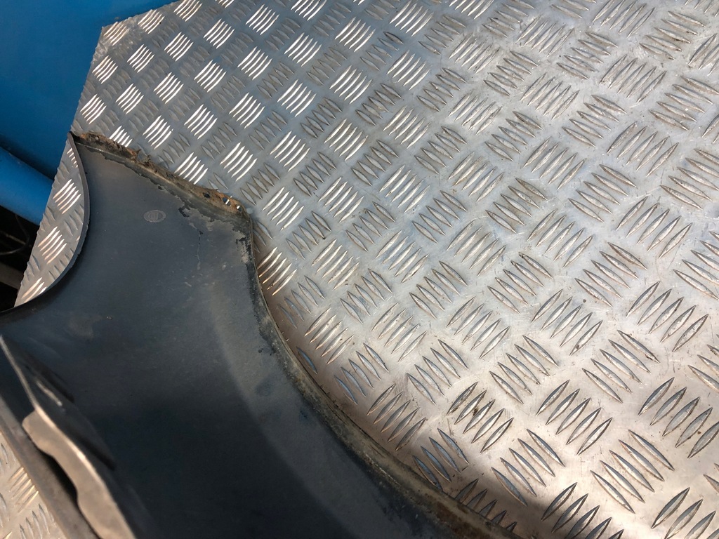 фото №13, Mercedes w251 05- крыло левый перед передний 693