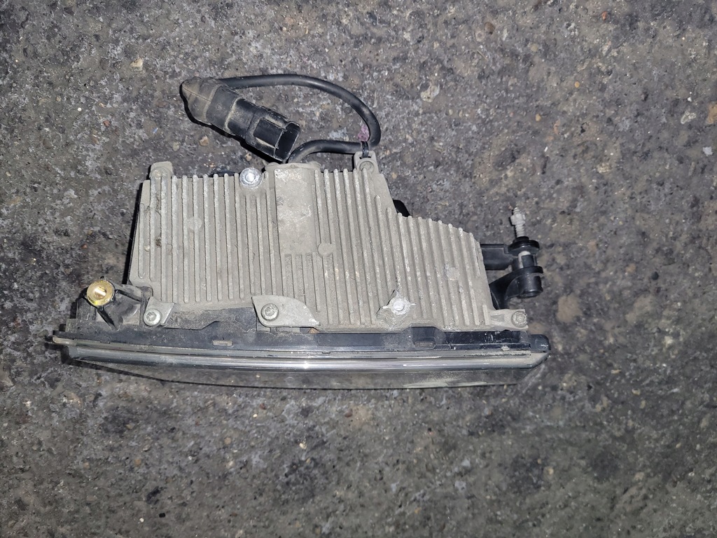 фото №2, Противотуманная фара scania r,s 2552715