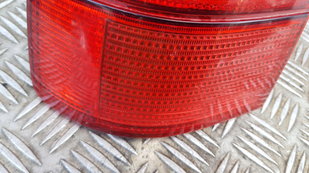 фото №12, Seat toledo i лампа права задня кутова