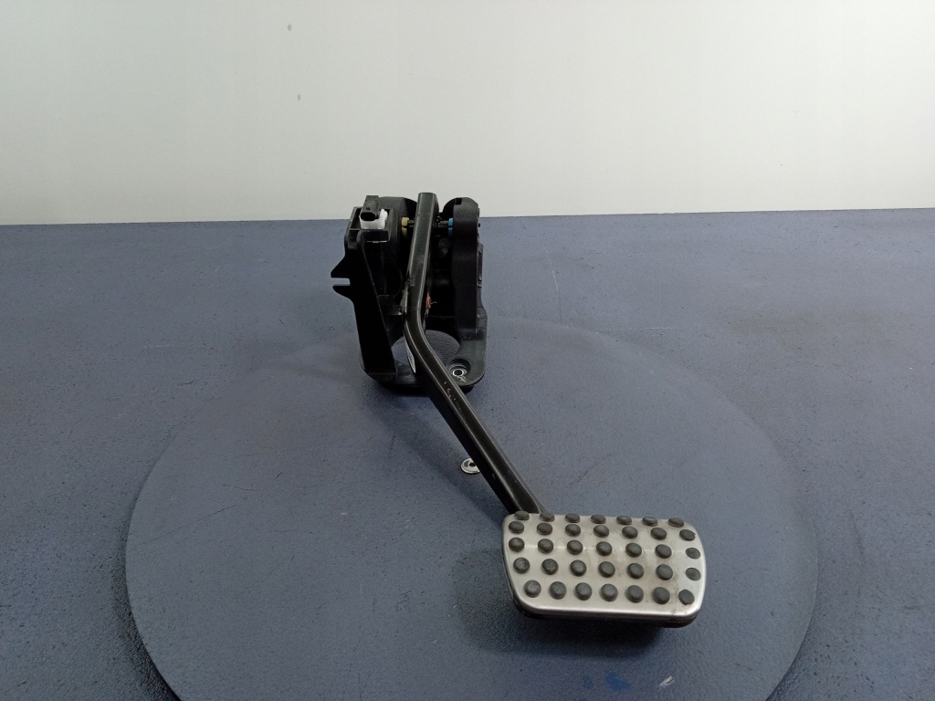 фото №1, Mercedes gls gle w167 педаль тормоза a1672900200