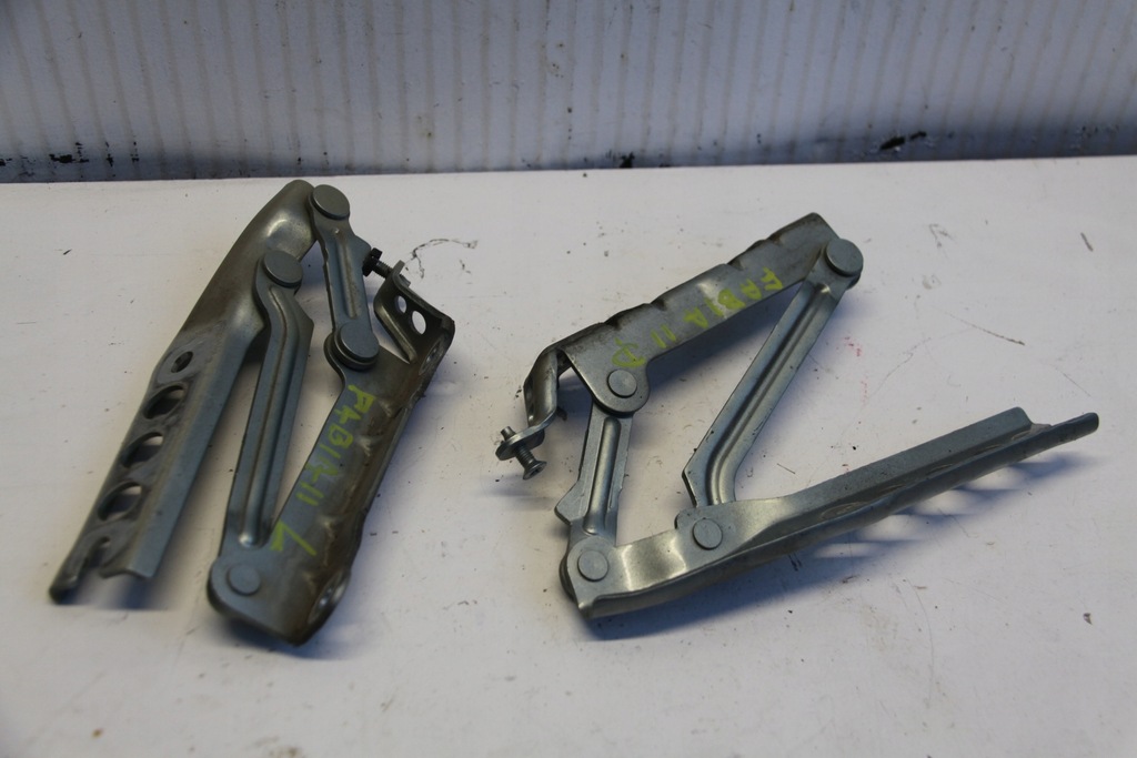 фото №1, Петлі капот комплект fabia ii roomster 5j0802301 5j0802302 колір 9559