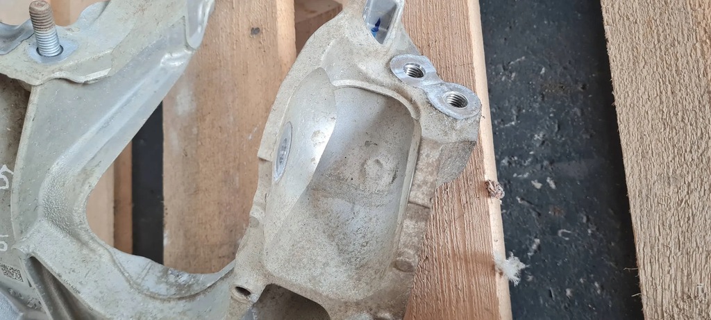 фото №10, Sq5 q5 80a кронштейн кронштейн підрамник двигуна права 80a399296r