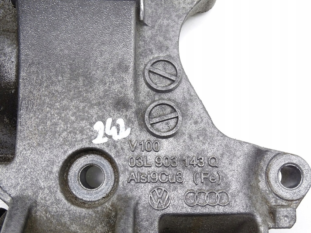 фото №13, Кронштейн кронштейн генератора vw scirocco iii 2.0 tdi