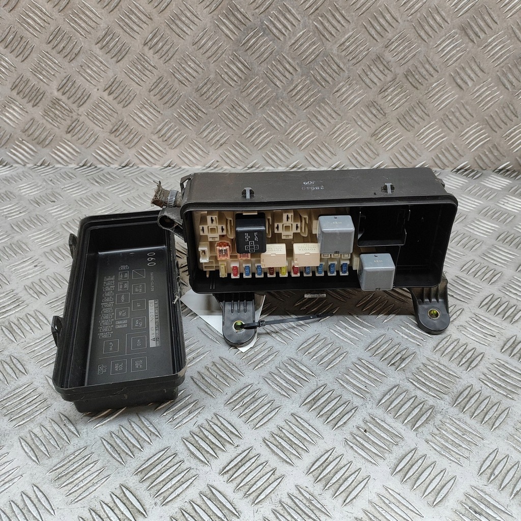 фото №6, Toyota previa xr30, xr40 ii 2003 коробка предохранителей / комплект