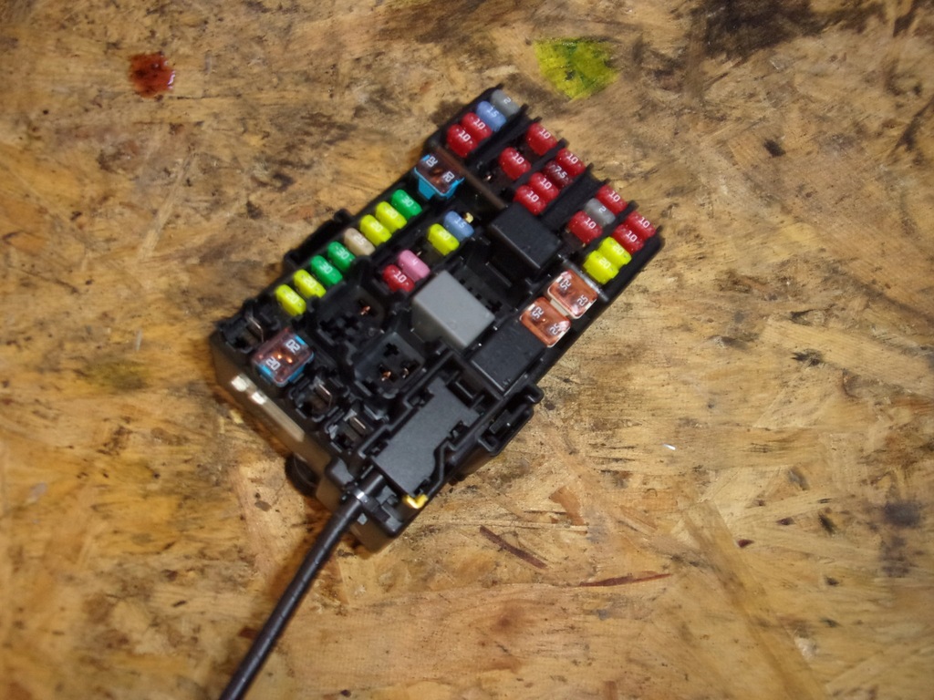 фото №1, Chevrolet aveo t300 коробка предохранителей 1.4 16v