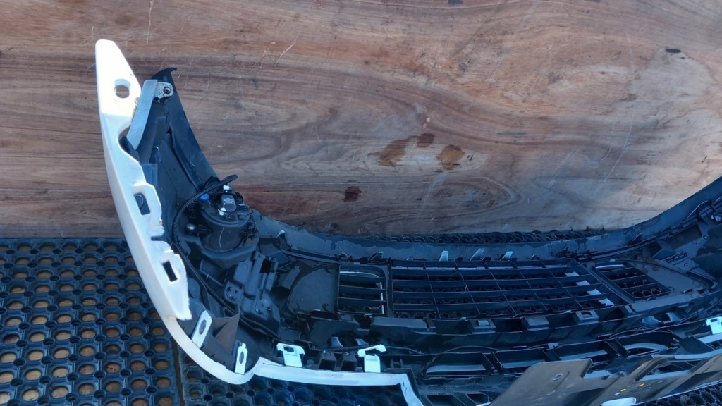 Renault megane 3 кабриолет  бампер перед ov369 противотуманная фара Недорого