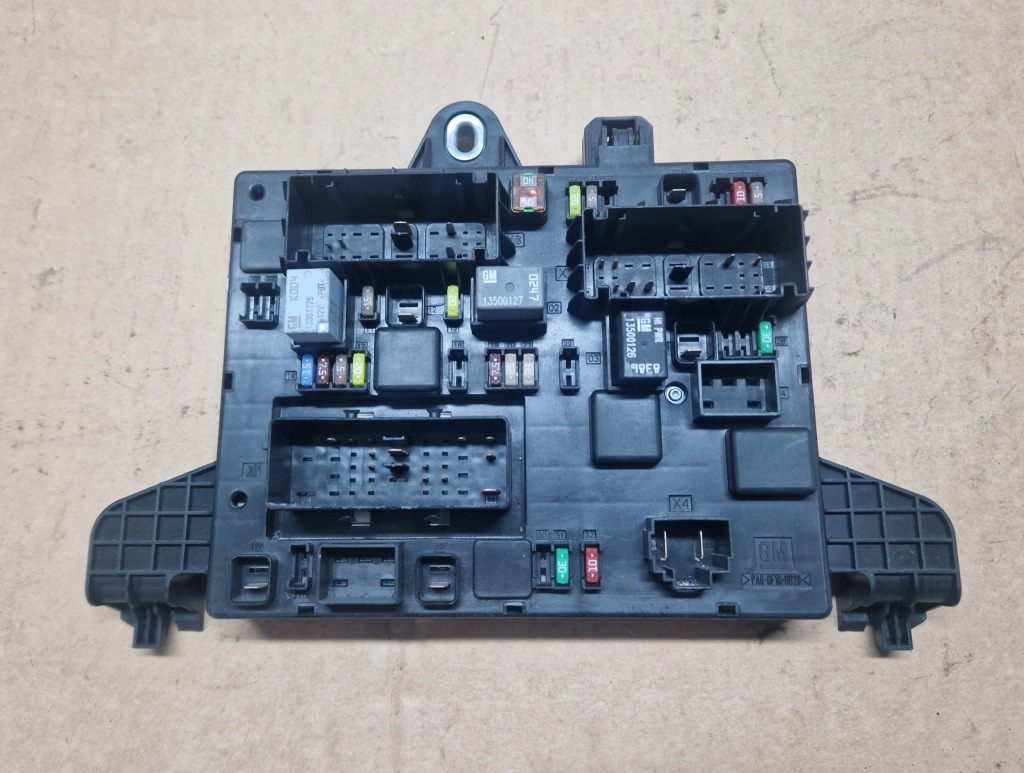 фото №1, Opel astra j 4 iv 2.0 cdti коробка модуль предохранителей bsi 13302301