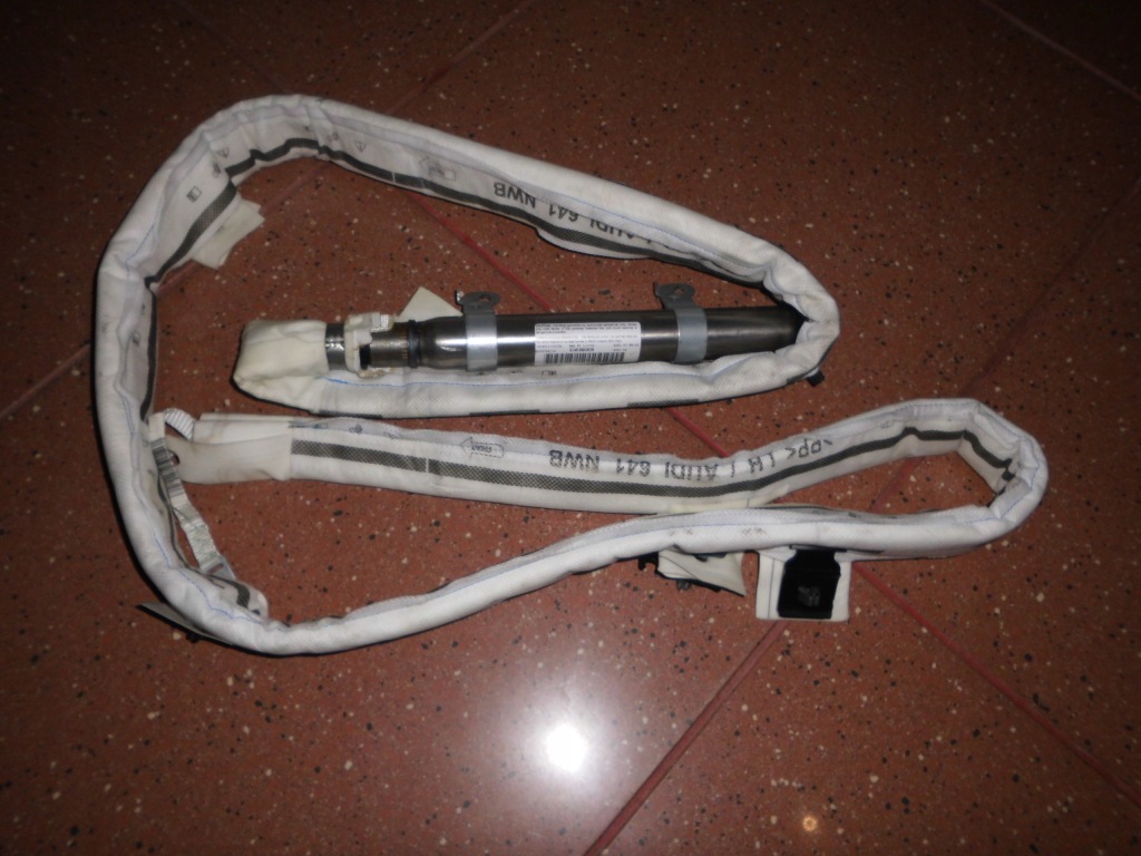 фото №1, Audi a8 4h шторка безопасности левая сторона