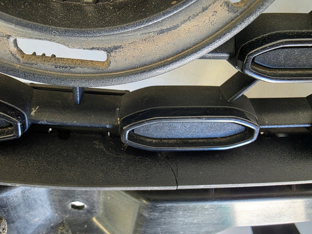 фото №8, Решітка радіатора решітка радіатора бампера opel astra v 5 k lift 19- 39130501