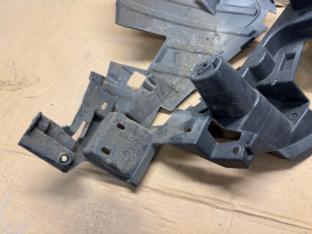 Напрямна бампера лівий перед ds3 crossback Київ