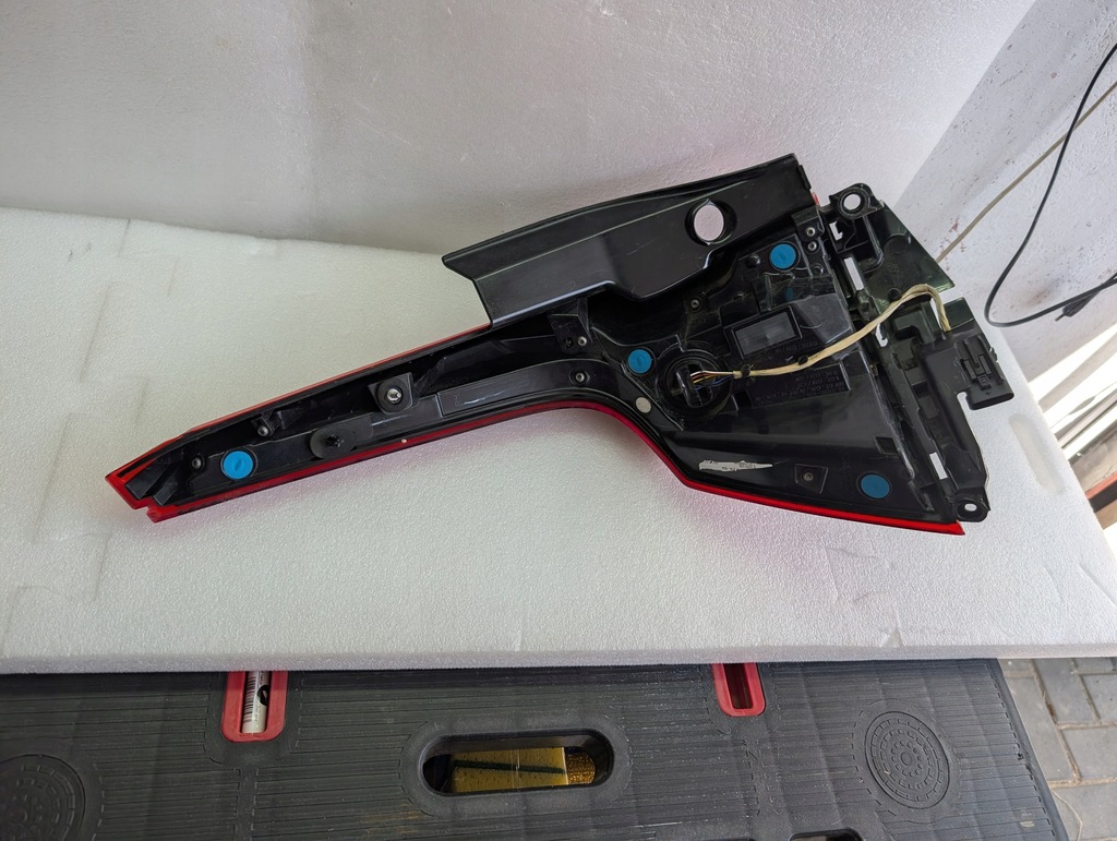 фото №11, Volvo v60 ii лампа права задня правий задня 32291359