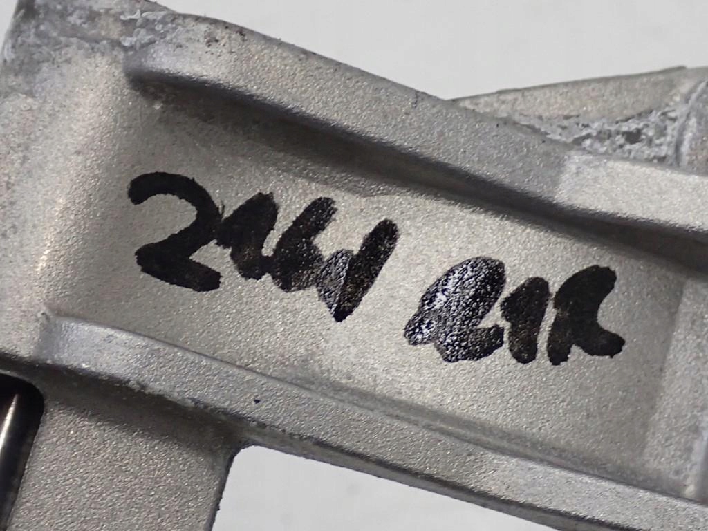 фото №8, Кронштейн кронштейн кронштейн генератора насос wody bmw 2 f45 f46 1.5d b37 21r