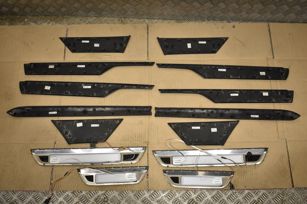 фото №10, Накладки декоры led карбон kpl. porsche taycan 1