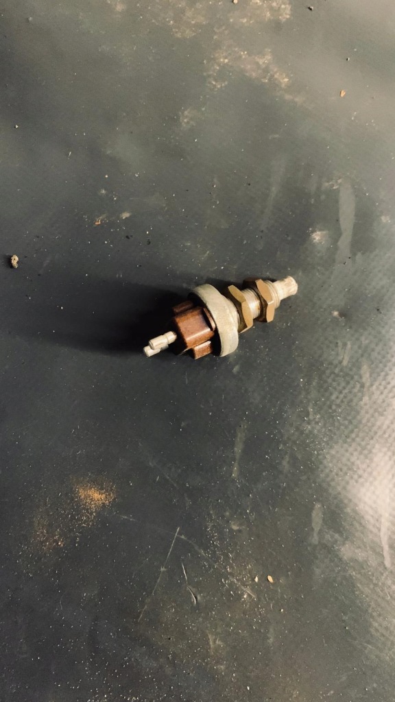 Купить Выключатель датчик стоп mercedes w115 w116 w108 r107