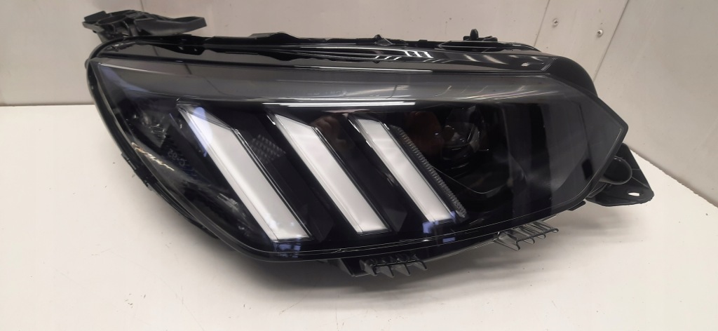 фото №1, Лампа перед передняя правая eu peugeot 208 2008 ii full led 2019- europa