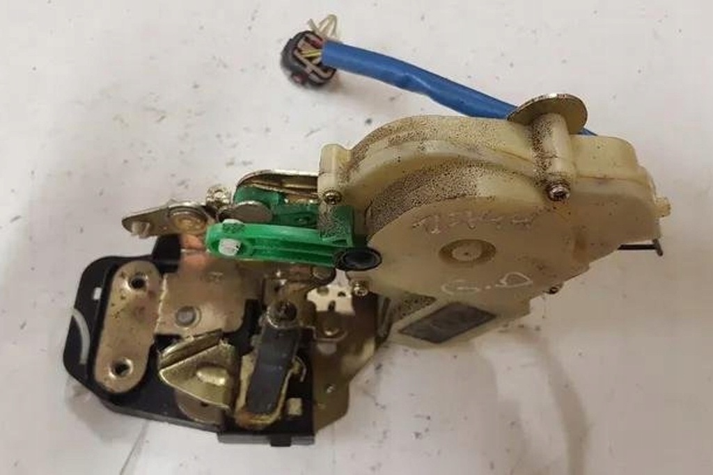 фото №7, Замок задніх правих двері kia sorento i jc 040818 2.5l дизель 103kw