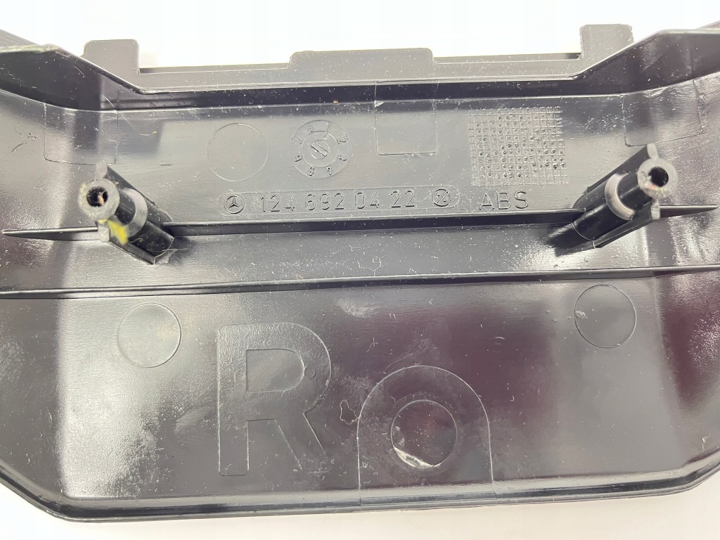 Купити Захист нижня накладка стійка b права czarna mercedes w124 1246920422