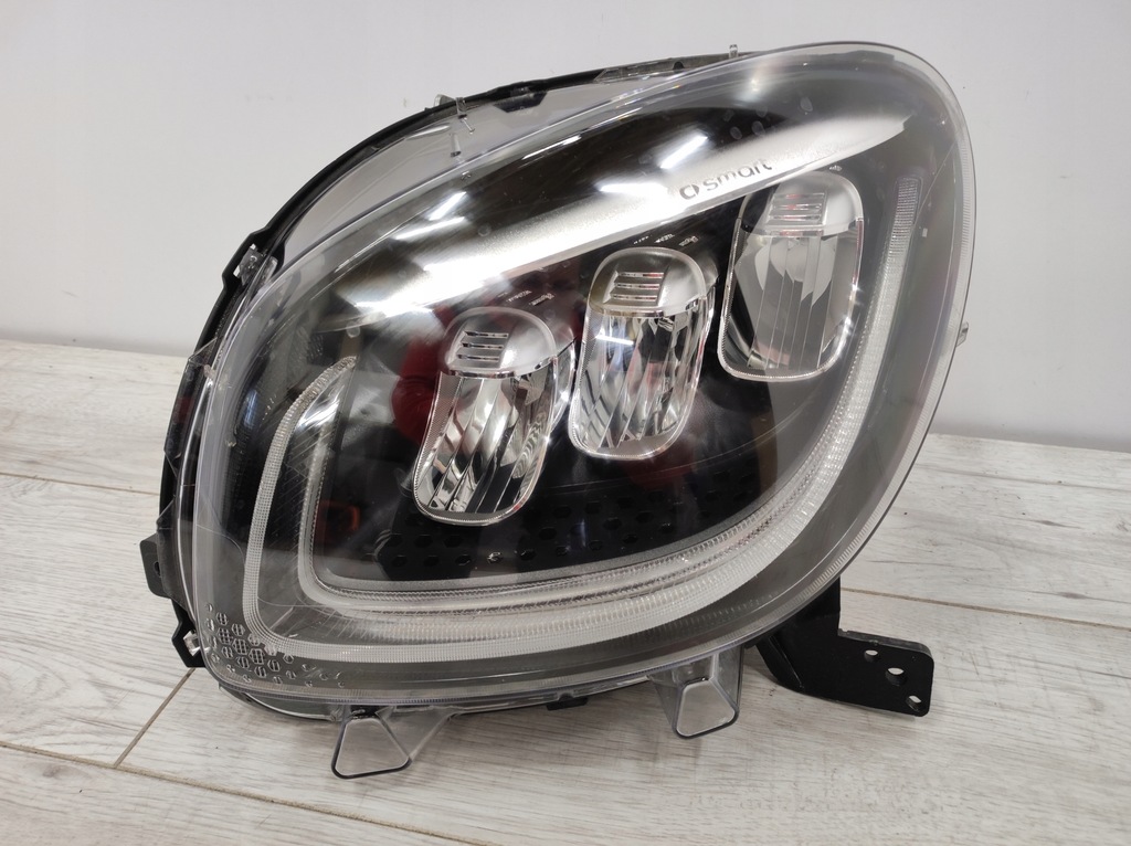фото №1, Лампа перед левая smart fortwo forfour full led 260607083r a4539069701 eu