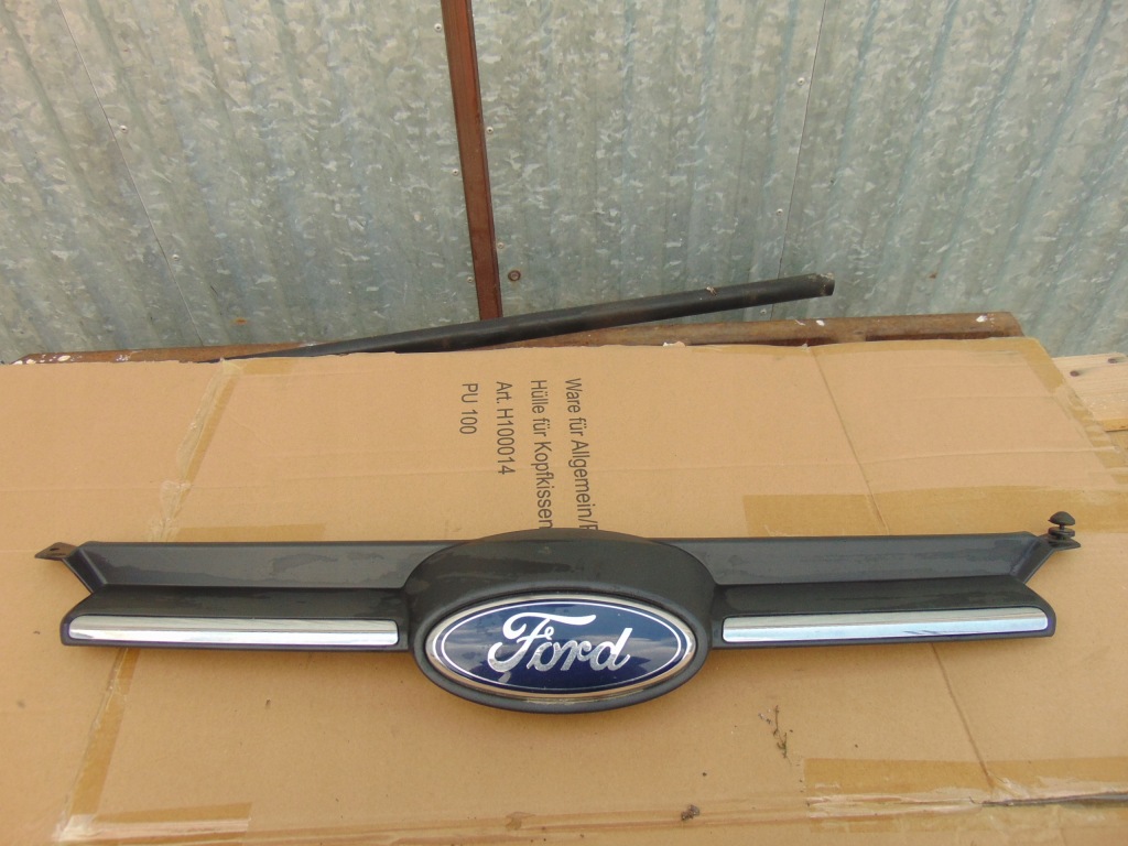 Решётка  решётка радиатора решётка ford focus mk3 Цена