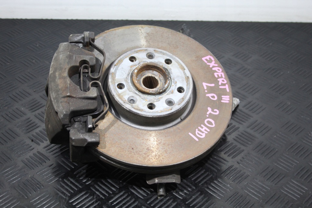 фото №1, Поворотний кулак лівий перед traveller expert iii 3