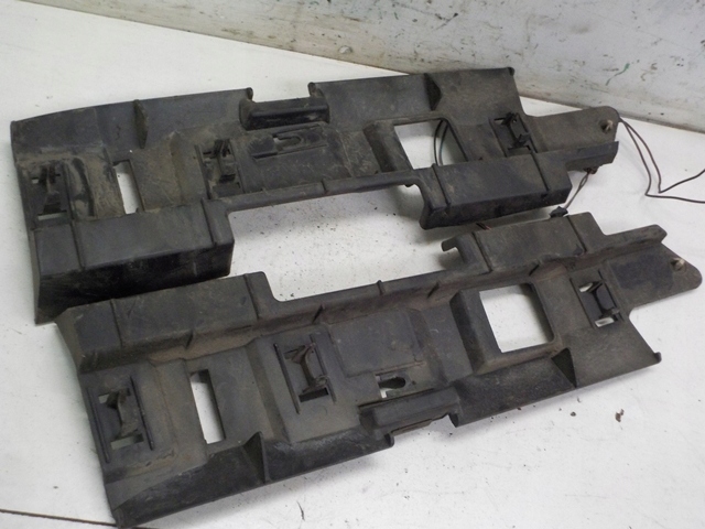 фото №1, Volvo v40 s40 напрямна бампера