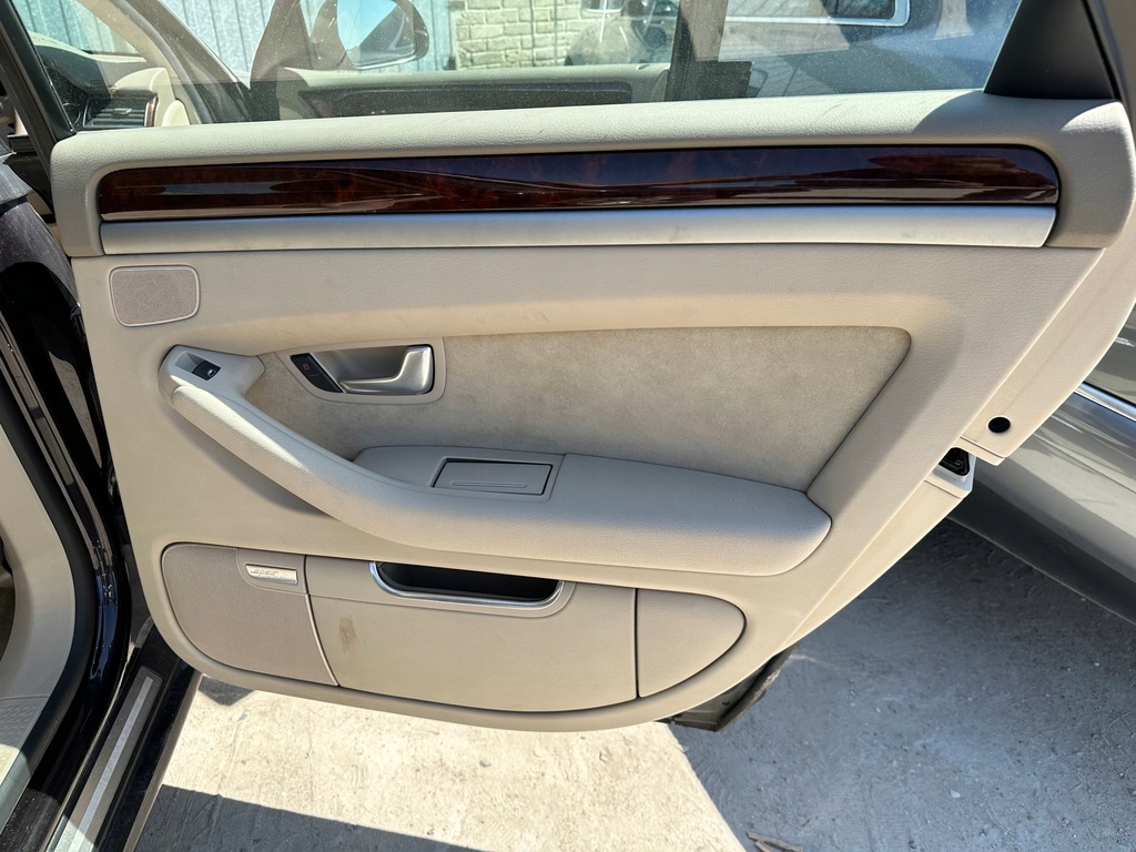 фото №1, Обшивка правий задня audi a8 d3 ii lift krem