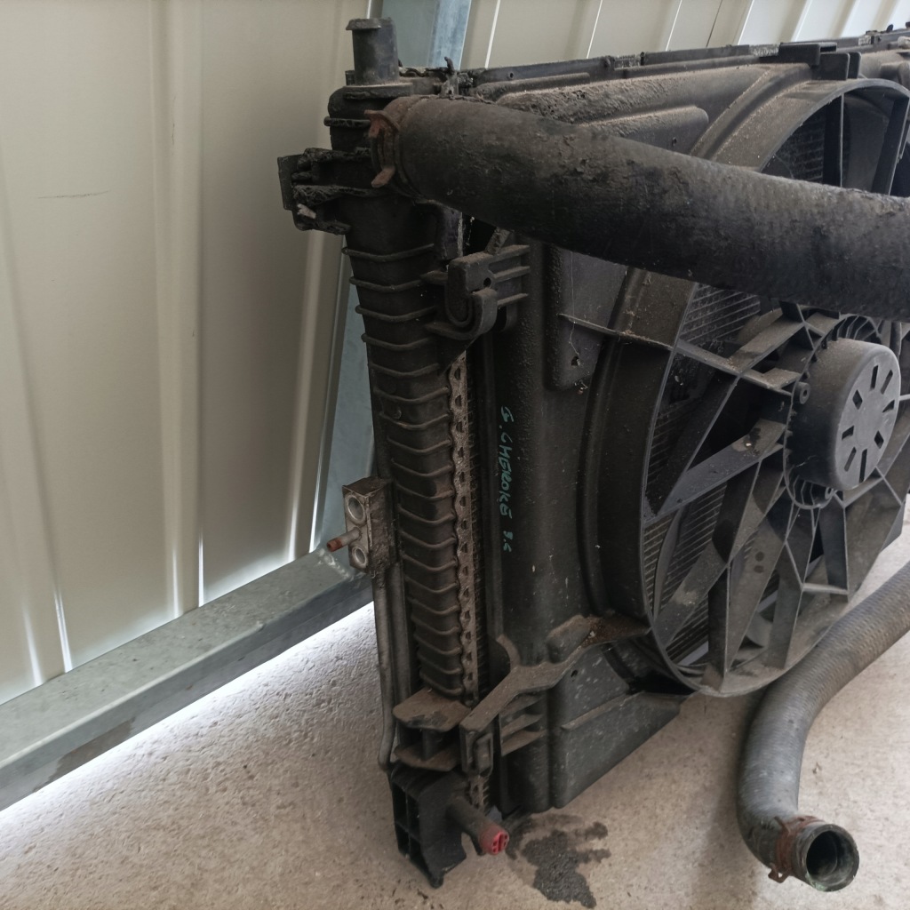 Купить Jeep grand cherokee 3.6 10- радиатор воды америка