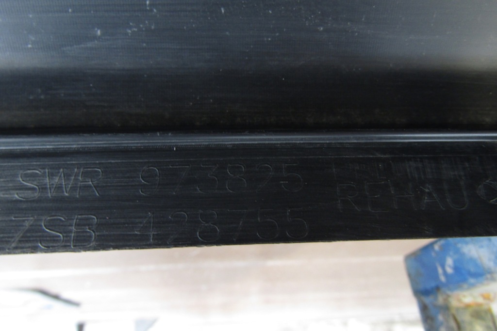 Молдинг порог правый  bmw i20 ix 21- накладка порог Киев