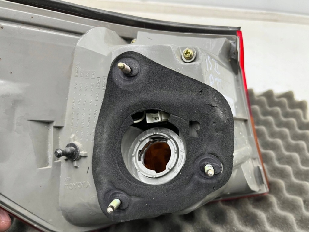 Лампа lexus is ii 05-09r. права задня w крила оригінальна правий задній Київ