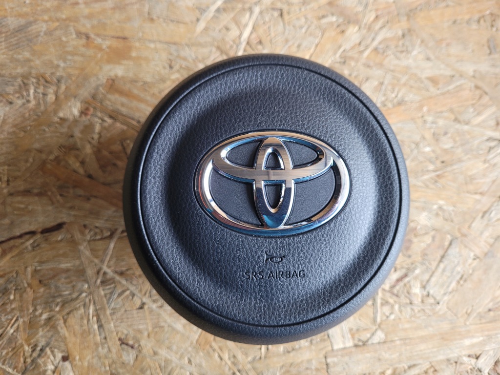 фото №9, Toyota yaris iv 4 приборная панель приборная консоль приборная панель подушка безопасности ремни оригинал fv