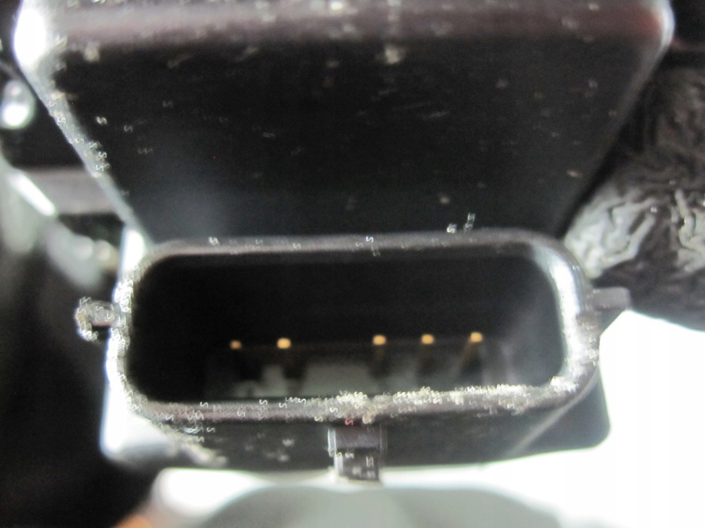 Vivaro trafic 2.0 dci m9r782 115km 09r клапан egr 147100385r 8200987088 в Украине