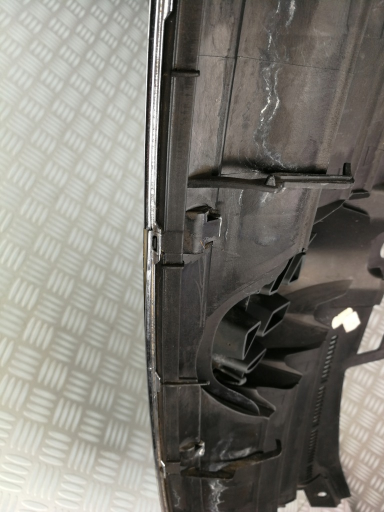 1t0853651 1t0853601 решітка  бампера радіатора vw touran 1 1 2003-2006 Доставка