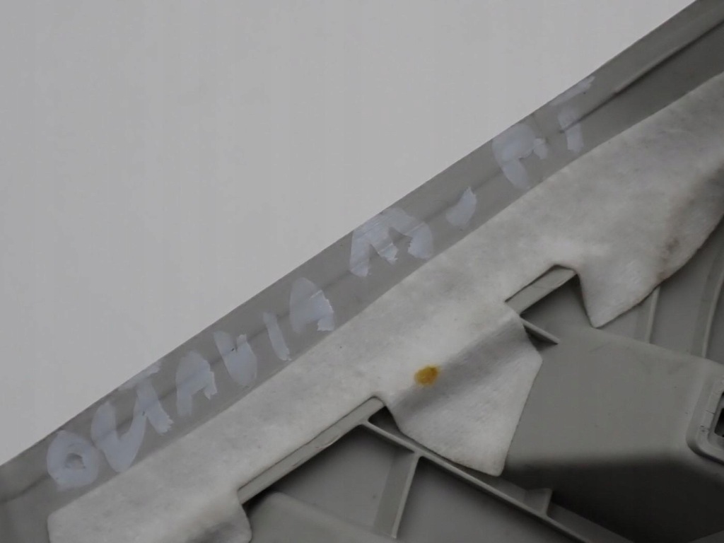 Пластик накладка стійка правий задній 5e5867288 skoda octavia 3 5e 13r Зі Шроту