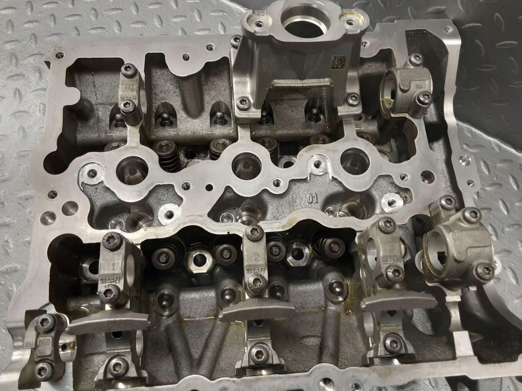 Купить Головка двигателя bmw x1 f48 f49 11121019163