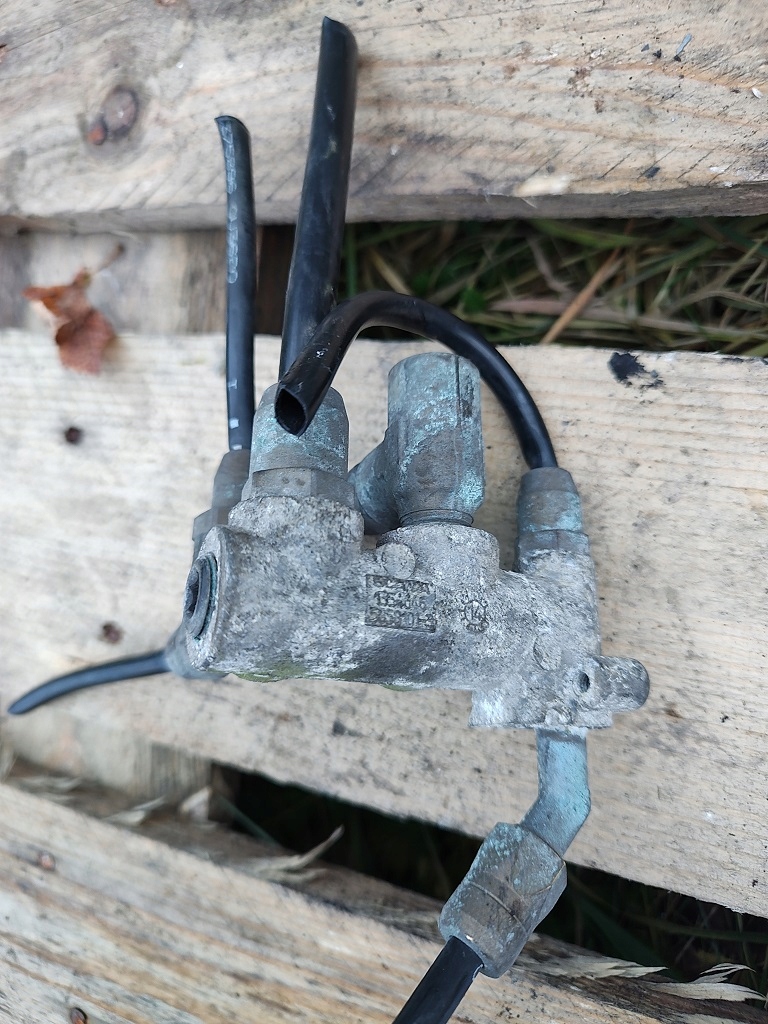 фото №1, Электроклапан распределитель scania r 1354646