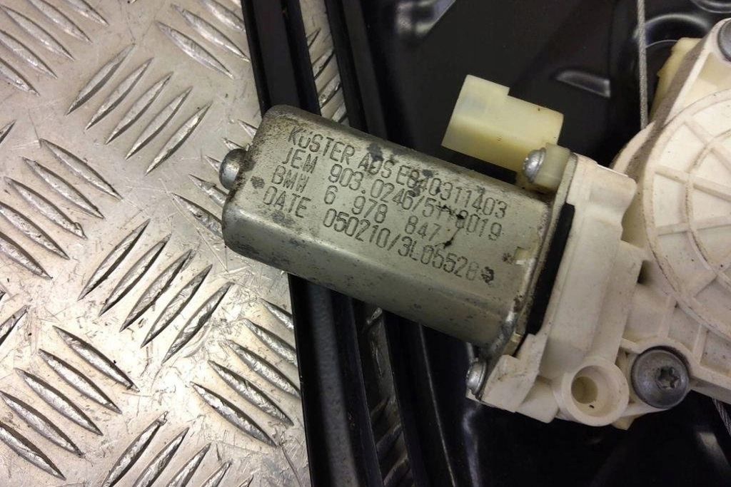 фото №9, Подъемник стекло задних левых дверь bmw 1 coupe e82 7165593 2.0l дизель